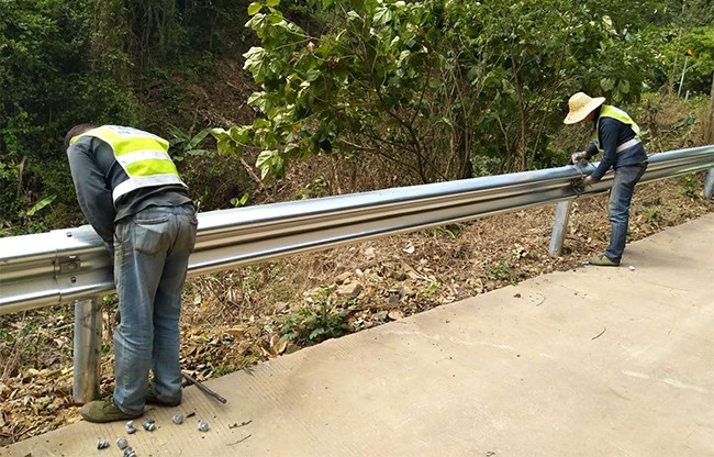 衡水高速公路护栏的定期维护与保养