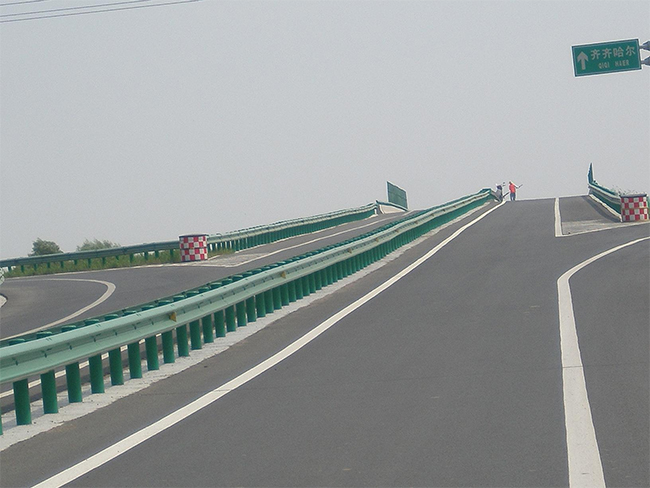 衡水高速公路护栏的材质与规格